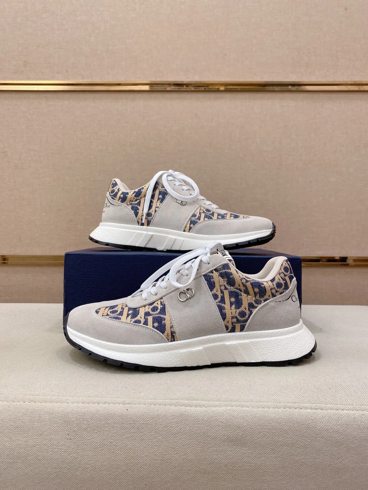 Men's shoes💰 462💰🇮🇹🇮🇹Dior d The new model is on sale at the same time at the counter. The upper 🇮🇹 is imported Italian first-layer cowhide, and the lining is fully imported sheepskin 💪💪. It is a complete 1⃣️ to 1⃣️ replica 🇮🇹💪💪, ⚠ Sole: The original sole is specially provided by the original factory. The exclusive movable molded sole is super comfortable. ⚠Original factory single goods, 🔍🔍high quality, you can enter and leave the counter at will, welcome to compare⚠. Code number: 38-44. Can be customized 45-46